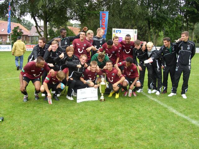 Gespannt darf man sein wer den Jubiläums-Porta-Pokal 2012 gewinnt! Die Sieger im letzten Jahr: Hannover 96 U23.