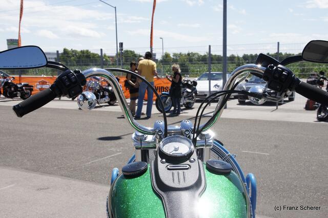 1. Augsburger Porsche Freundschaftreffen 2012 in der Augsburger SGL-Arena - Harley Davidson Westpoint Augsburg beeindruckte mit einer riesigen Bike-Show