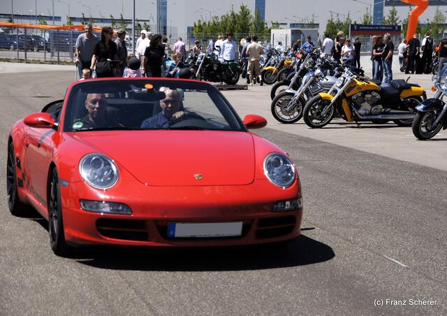 1. Augsburger Porsche Freundschaftreffen 2012 in der Augsburger SGL-Arena