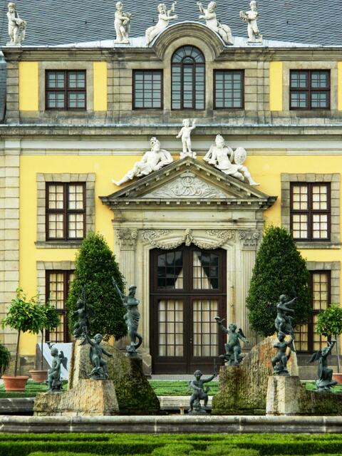 Der Neptunbrunnen vor dem Galeriegebäude