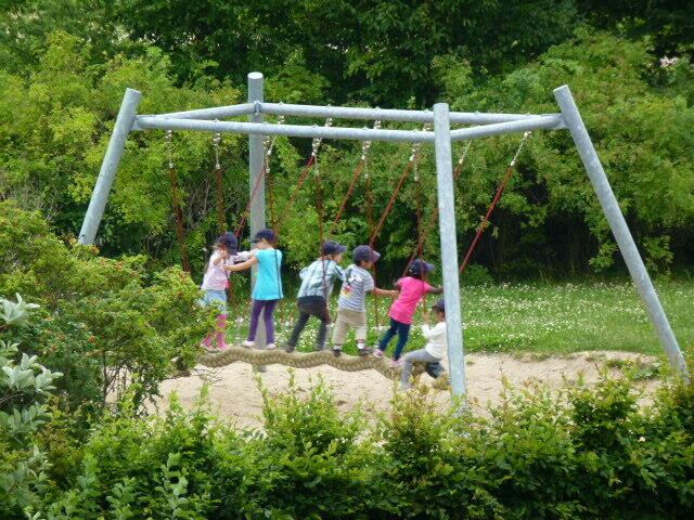 Spielende Kinder auf dem Spielplatz "Grüne Mitte"