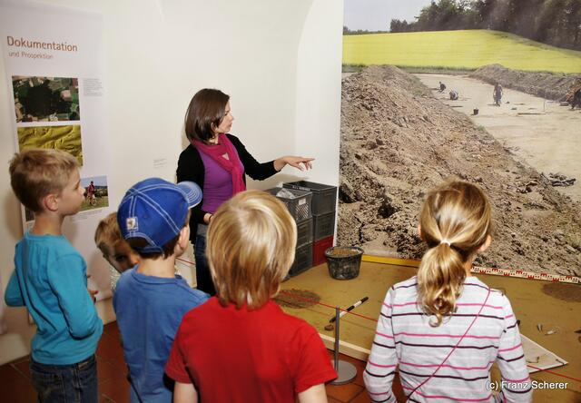 Botschaft an die Zukunft. Kinderprogramm zur Sonderausstellung "Ausgegraben - Archäologie am Friedberger Lechrain" im Museum im Friedberger Wittelbacher Schloss