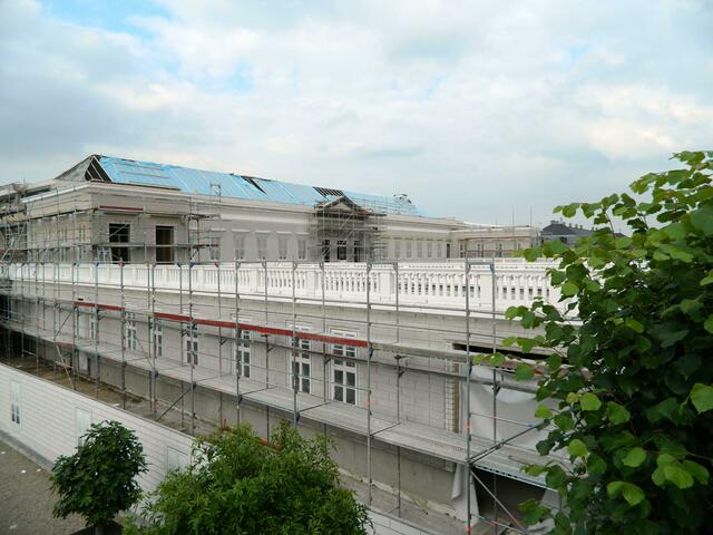 Das neue Schloss ist noch nicht fertig, die Kräne sind aber schon abgebaut.