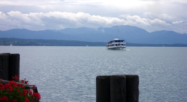 Oh, jetzt muss ich Euch verlassen. Das Schiff kommt und ich werde mitfahren