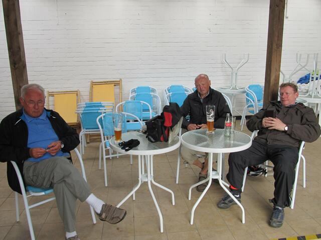 abwarten, dass der Regenschauer vorbeigeht