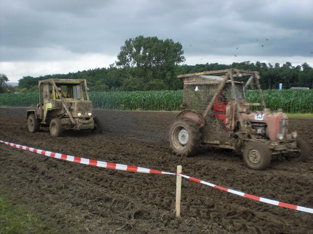 Der MF 35 (rechts) vom Team "MF Sotzbach Racing Team 1" aus Birstein-Obersotzbach