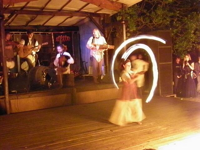 Versengold spielt die Begleitmusik..