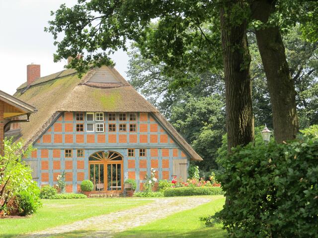 wunderschöne Häuser am Radweg