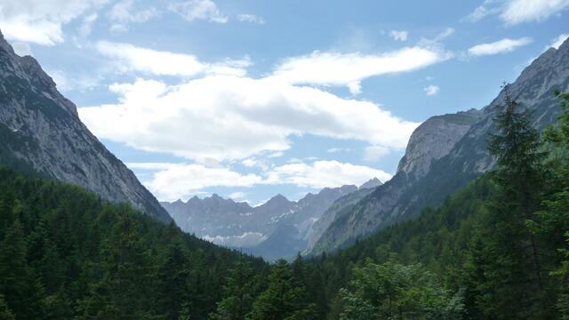 Welch Aussicht, noch tief und deshalb viel Grün