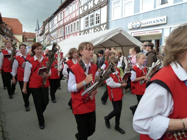 Durch die roten Jacken wirte der Spielmannszug besonders flott.