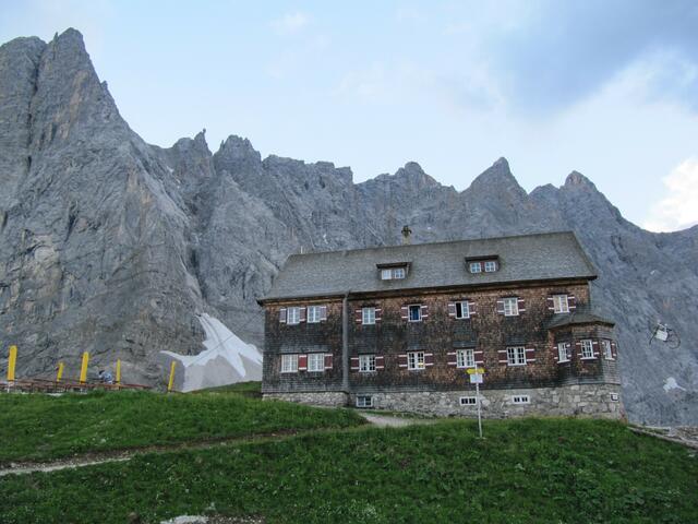 Die Falkenhütte 1848m vor dem Laliderer Massiv