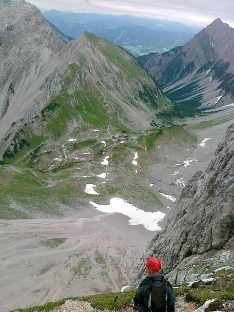 Da unten ist die Lamsenjochhütte, von wo wir gestartet sind und zum Übernachten wieder hin gehen.