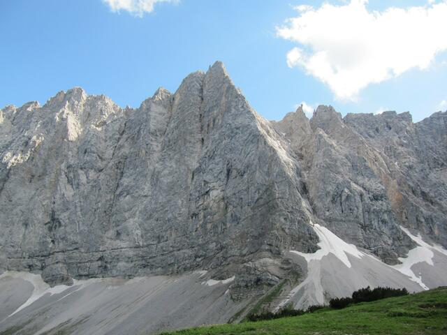 Welch Kulisse, ca. 900 m hohe, steile Laliderer-Felswand