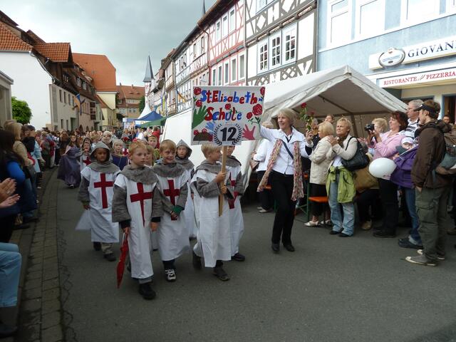 Kleine Kreuzritter machten hier auch mit.