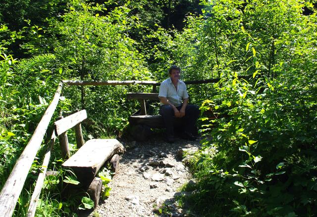Bänke laden zur Rast ein
