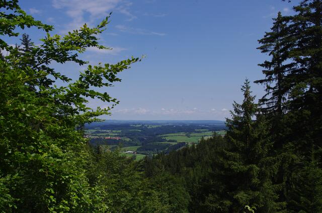 Ab und zu erhaschen wir einen Blick ins Tal