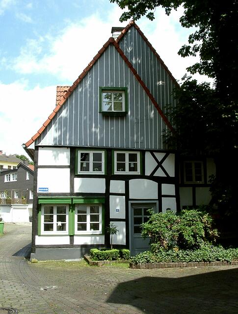 Es geht weiter in der "Gerberstr.", hier Nr. 22 - ein "Kaufmannshaus", erbaut vor 1770, mit Vorbau