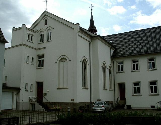 Hier deutlich die neugotische Kapelle von 1888 zu sehen.