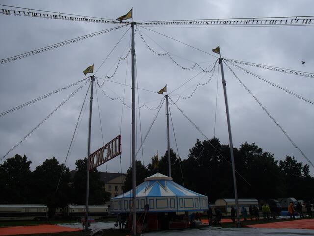 noch ist die Kuppel unten