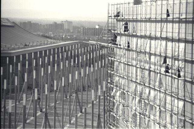 Fotoausstellung "EXPOnate für die Zukunft - Entwicklungsphasen des Weltausstellungsgeländes EXPO 2000" von Susanne Schumacher /c)