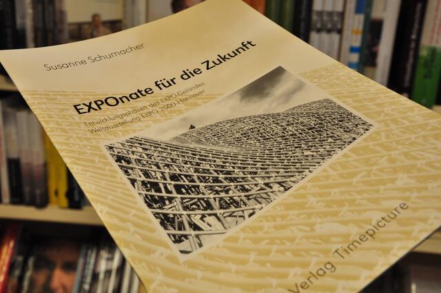 Buch zur Fotoausstellung "EXPOnate für die Zukunft - Entwicklungsphasen des Weltausstellungsgeländes EXPO 2000" von Susanne Schumacher