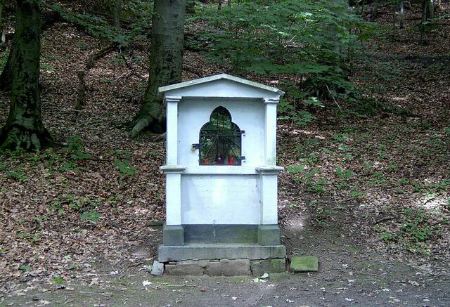 Zur Ehre der Hl. Mutter Anna wurde 1862 der "Annenbildstock" errichtet.