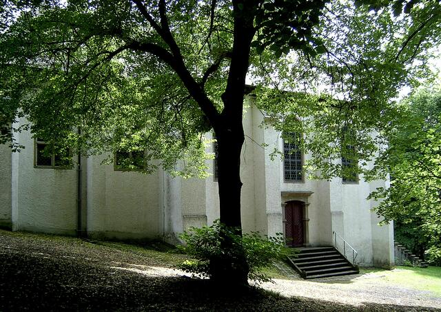 Viele Mendener und auch Auswertige werden die Antoniuskapelle von der jährlich stattfindenen Kreuztracht an Karfreitag kennen.