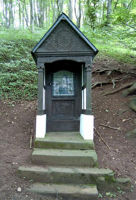 In FachwerK: von 1721 "Tremblausches Heiligenhäuschen".