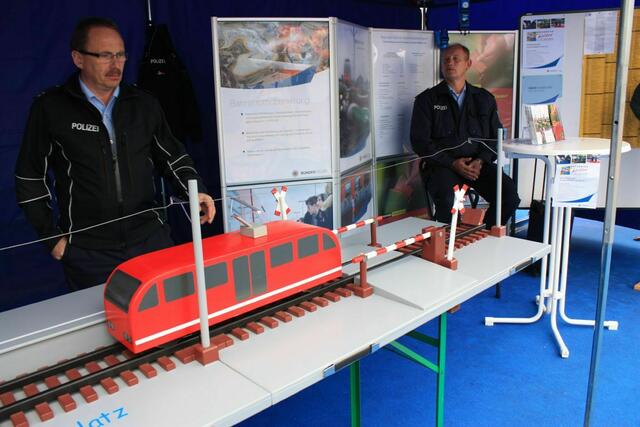 Vorsicht am Bahnübergang