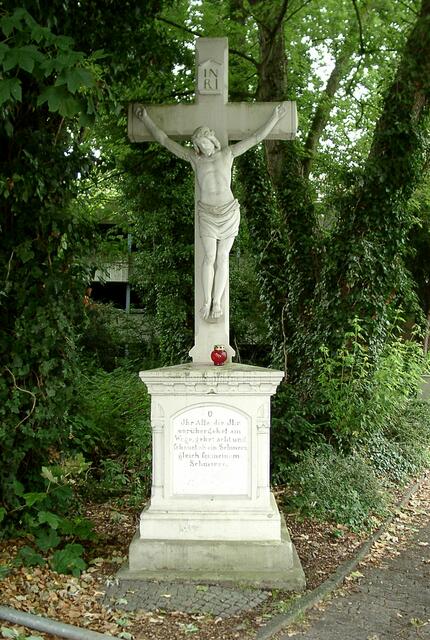 Hier ein sog. neugotisches "Dransfeldsches Hochkreuz", so um 1890 erbaut.