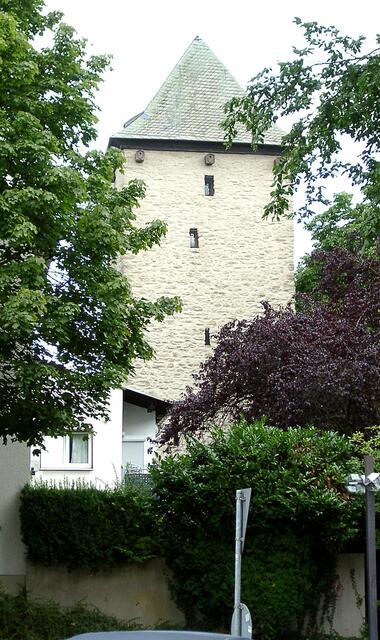 Wer mehr erfahren möchte: http://www.myheimat.de/menden/kultur/ausstellungseroeffnung-im-poenigeturm-47-hexenprozesse-in-der-stadt-menden-d2423101.html