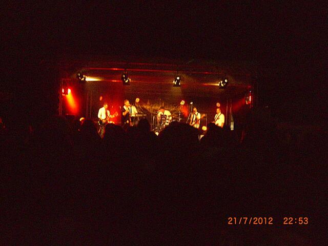 Die Atmosphäre stimmte als Gordons Dry Selection auf die Bühne kamen