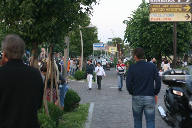 Volksfestartige Stimmung in den Ortschaften, die von den 385 Rennteilnehmern durcheilt wurden.