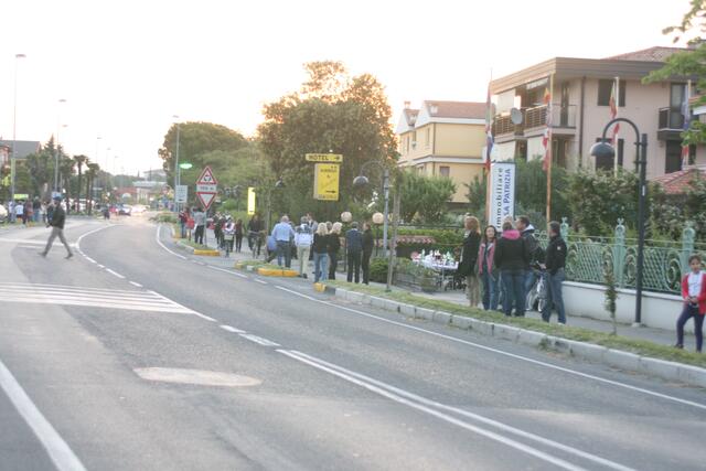 Lange vor dem Start begannen sich die Strassen der vorgesehenen Ortsdurchfahrten mit zuschauern zu füllen.