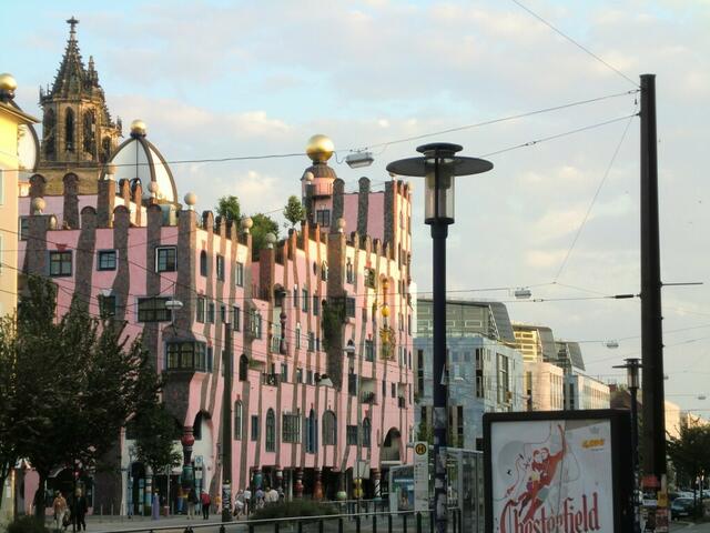 Hundertwasser-Hotel in Magdeburg.