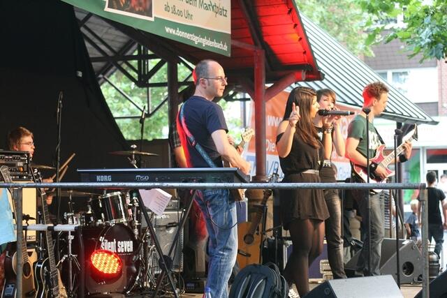 Vollblutmusiker auf dem Marktplatz.