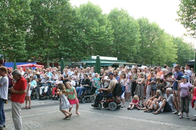 Gegen 20 Uhr wurde es eng auf Gladenbachs Marktplatz.