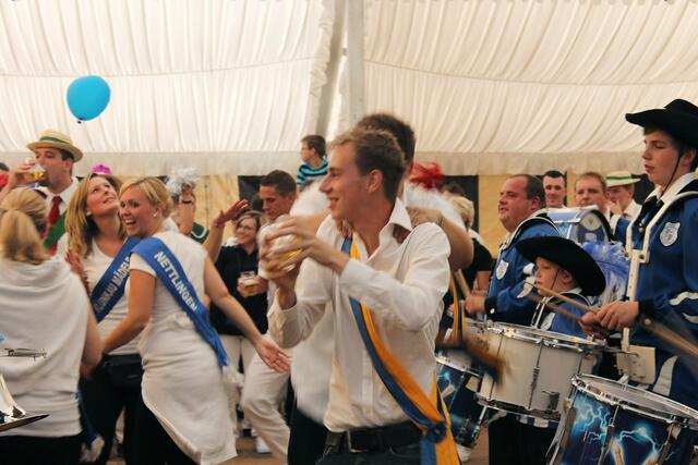 5638698 Freies Fanfarenkorps Alt-Laatzen zu Gast auf dem Schützenfest ...