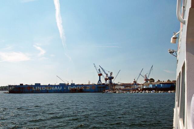 Dockanlagen bei Friedrichsort (Westufer der Förde)