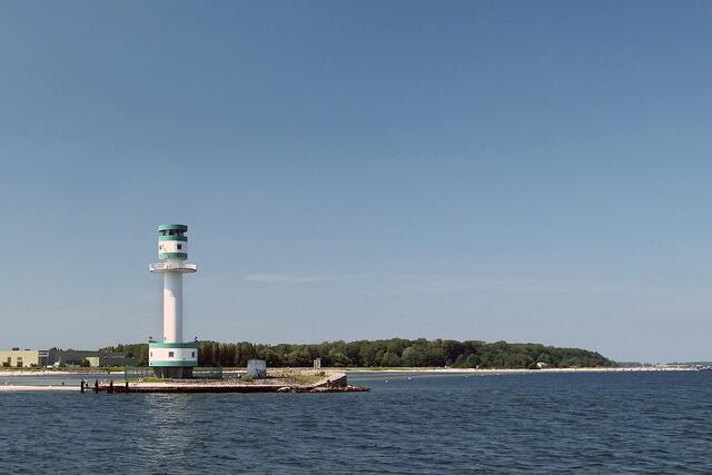Der Leuchtturm Friedrichsort an der schmalsten Stelle der Förde