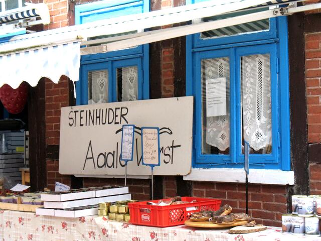 Doch der berühmte Aal, der hier geräuchert wird, kommt aus Skandinavien.