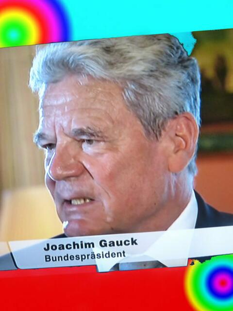 BuPrä GAUCK: besuchte BAKARGIEViade, hielt Rede, warte auf Antwort (Offener Brief, Pakte 4 Bücher) - Referat 10: KUNST zuständig. Macht Z.Zt. URLAUB! wh-Nodisage