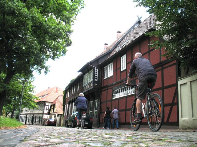 Mehrere historische Gebäude an der Stiftsstraße sind fast 500 Jahre alt.