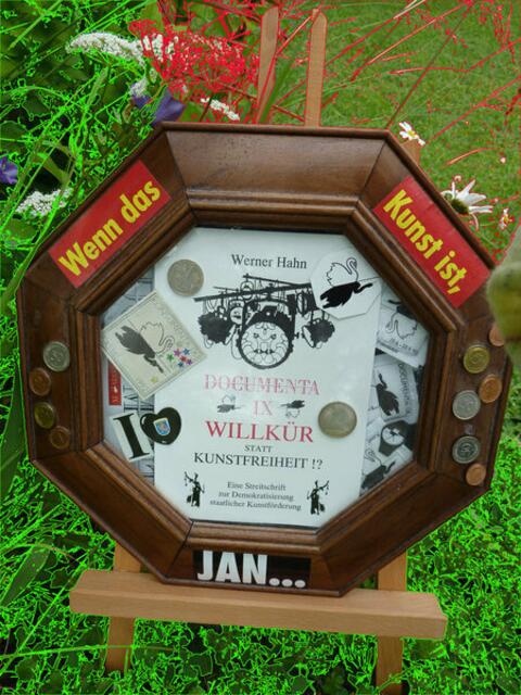 EVOLUTION der documenta: Vom ersten dBUCH (HOETiade) über d10,d11,d12 (3Bücher) zu ebook-performance: Gießener Zeitung/Myheimat.de: über 80 Beiträge d13!