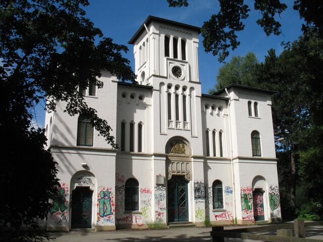 Die Wasserkunst, einst von Hofbaumeister Laves erbaut, trieb in früheren Zeiten die Wasserspiele im Großen Garten von Herrenhausen an.