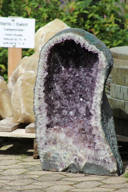 eine amethystdruse..... traumhaft schön....