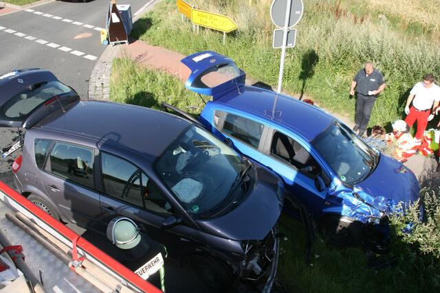 Aus diesen Fahrzeugen konnte alle Personen ohne schweres Gerät gerettet werden