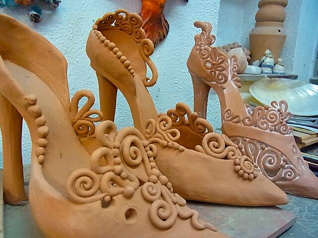 Nur zum Ansehen: High-heels aus Keramik