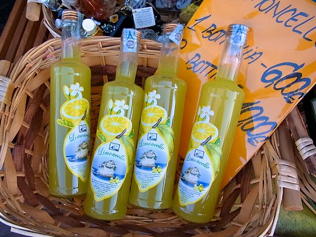 Ziemlich günstig, der typische Zitronenlikör Limoncello