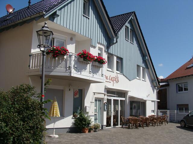 Sehr ansprechende Cafe-Pension